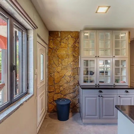 Aroeira Pool House By Lisbon-coast Vacation